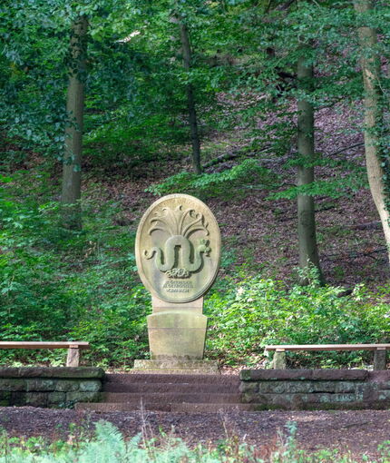 Das Cranach-Denkmal unterhalb der Wartburg